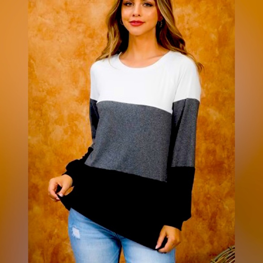 🚨 color block long sleeve

📍Sizes•small•medium•large•XLarge